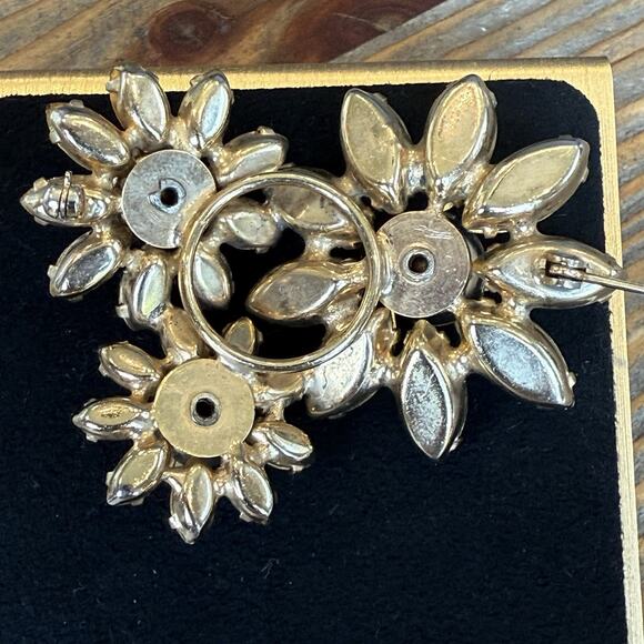 Vintage REGENCY Unmarked Bold Jonquil Topaz Cluster Rhinestone Flower Brooch - Picture 4 of 14